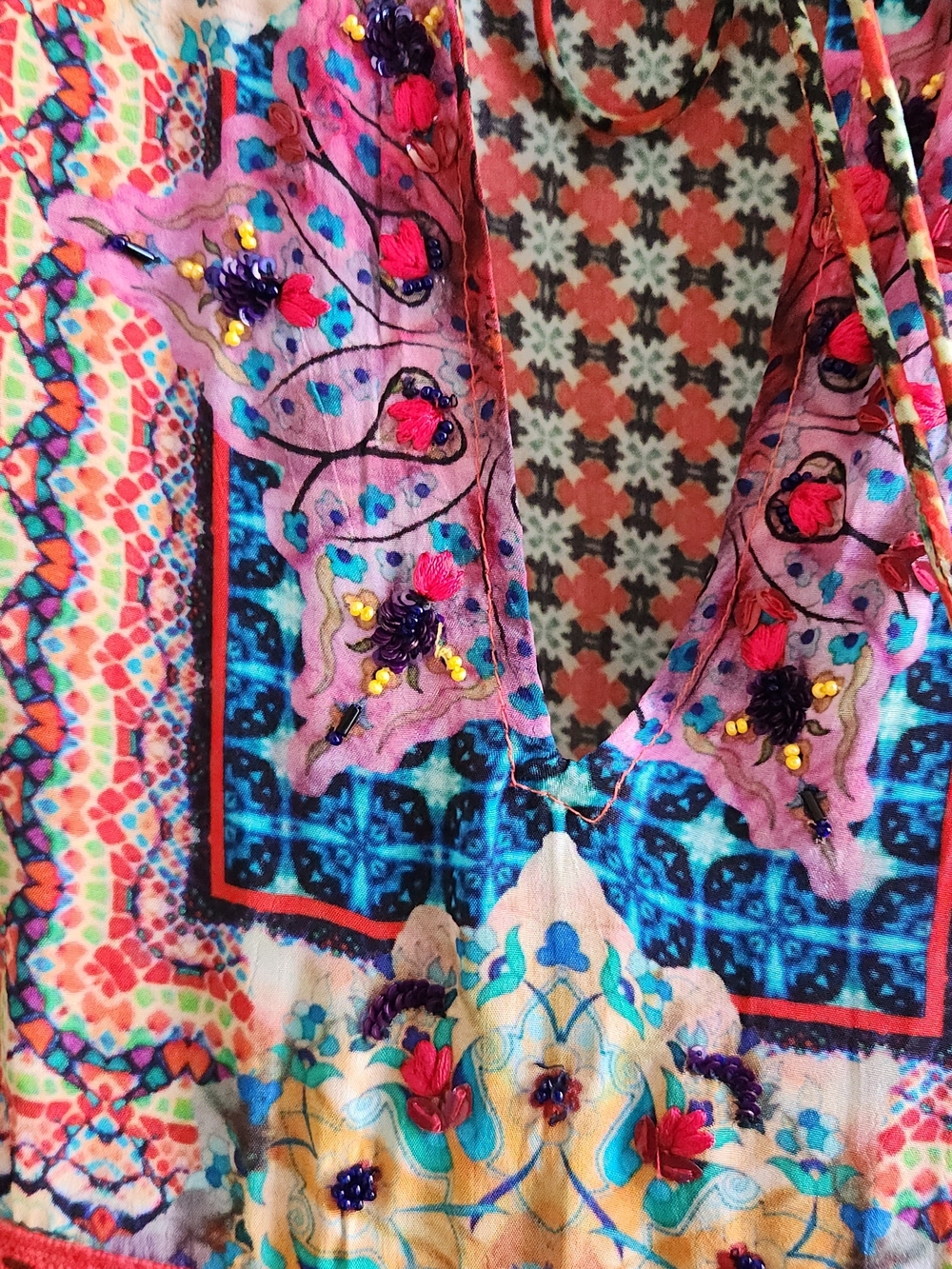This colorful Bhanuni by Jyoti babydoll tunic dress features an intricate, vibra - Picture 7 of 8
